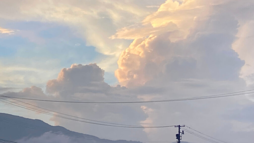 西洋絵画のような福島の夏空